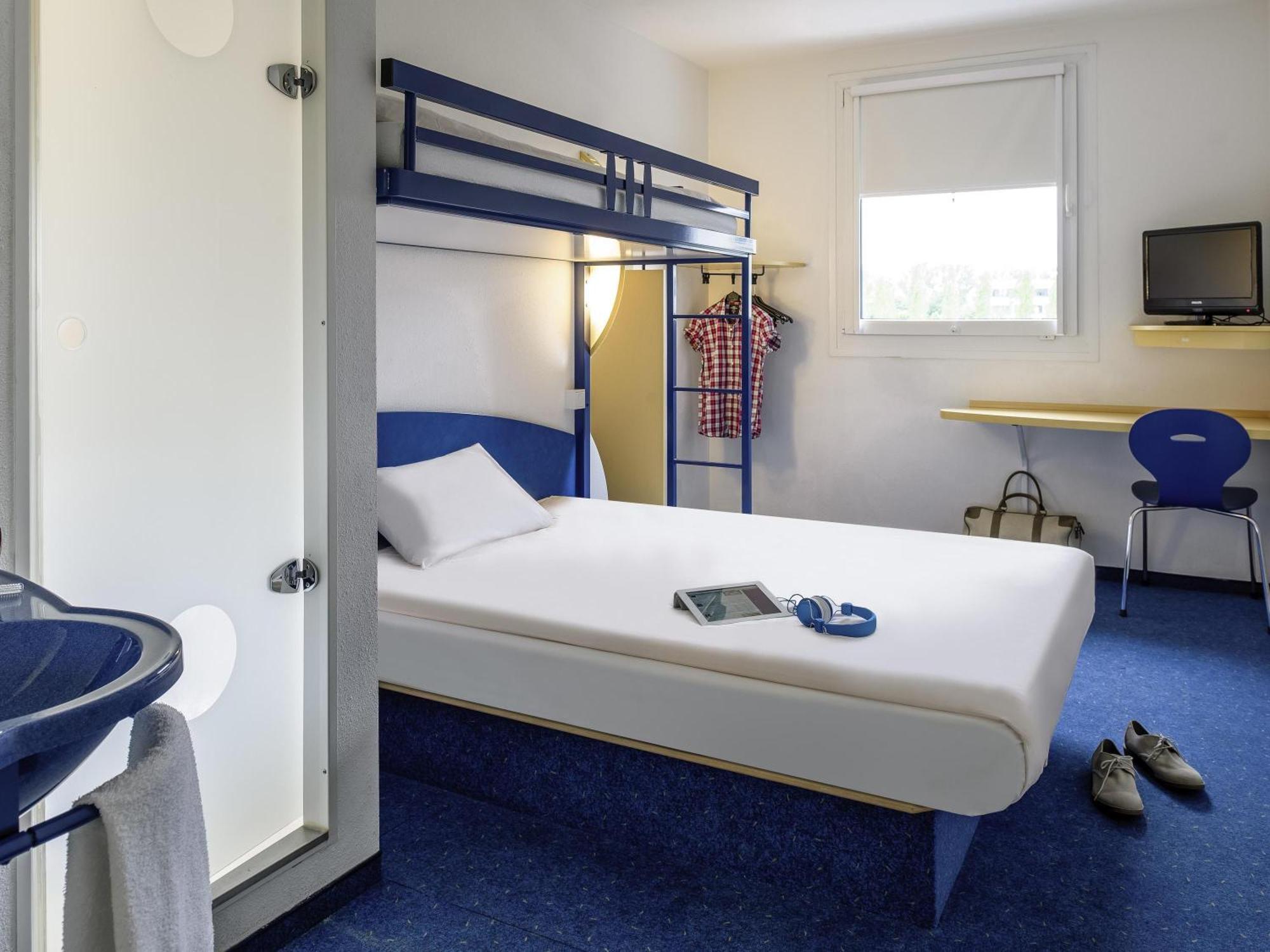 Triple Room One Double Bed One Bunk Bed